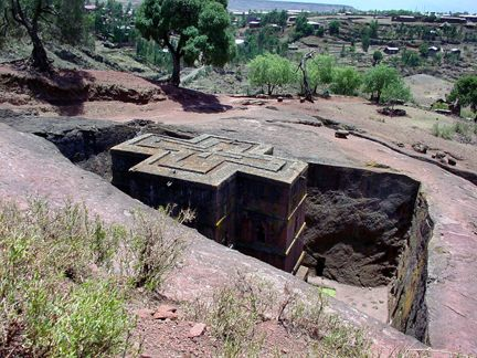 In a mountainous region in the heart of Ethiopia, eleven medieval monolithic churches were carved out of rock. Their building is attributed to King Lalibela who set out to construct in the 12th century a ‘New Jerusalem’, after Muslim conquests halted Christian pilgrimages to the holy Land.
